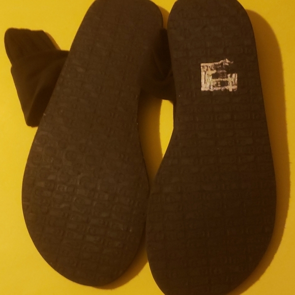 SANUK SANDALS - Picture 4 of 7
